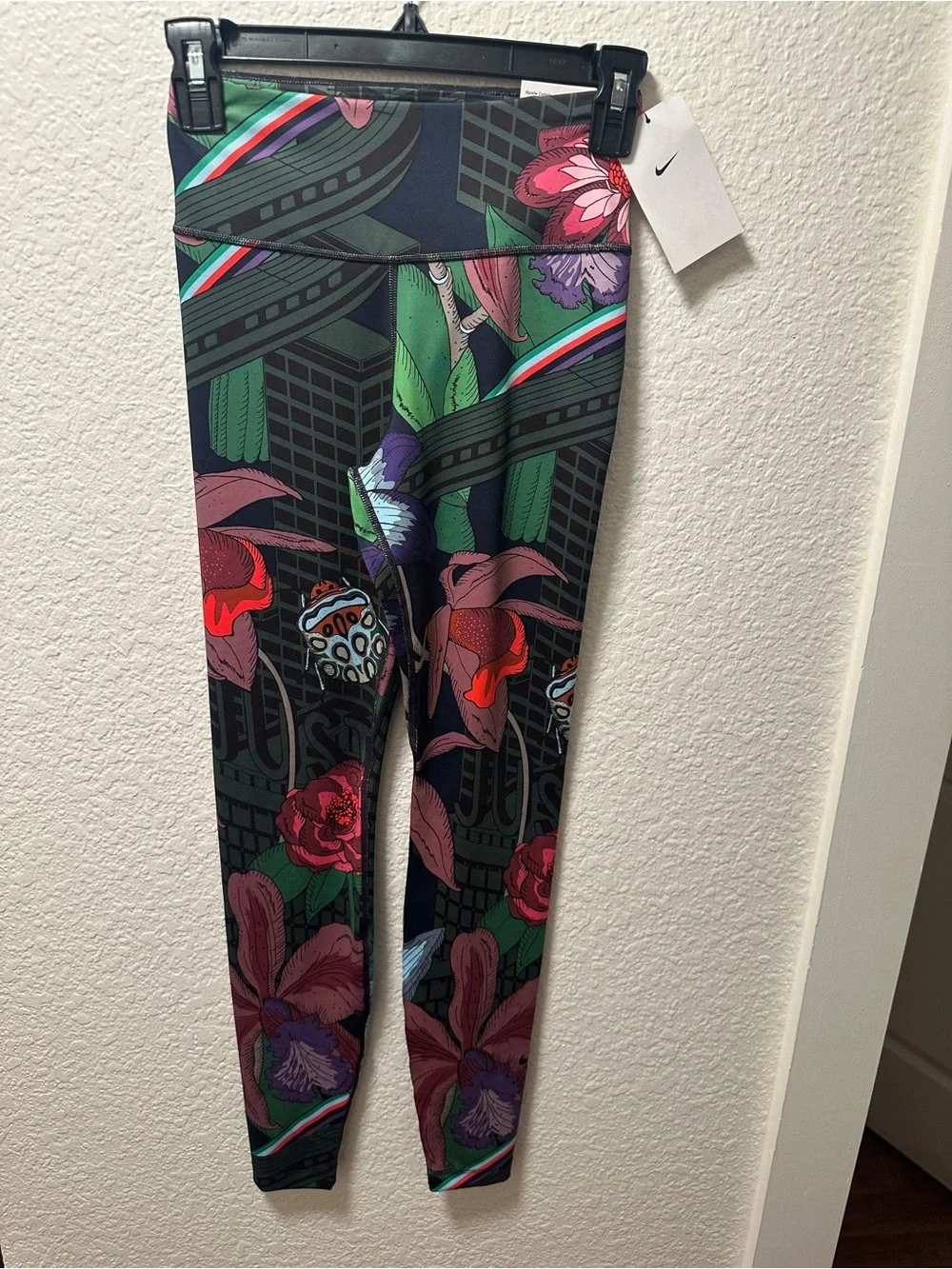 NWT ladies Nike leggings